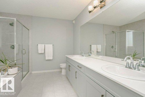 2423 16 Avenue, Edmonton, AB - Indoor Photo Showing Bathroom
