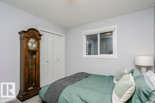 2423 16 Avenue, Edmonton, AB - Indoor Photo Showing Bedroom