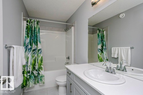 2423 16 Avenue, Edmonton, AB - Indoor Photo Showing Bathroom