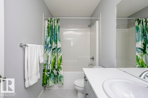 2423 16 Avenue, Edmonton, AB - Indoor Photo Showing Bathroom