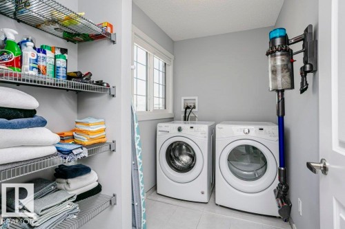 2423 16 Avenue, Edmonton, AB - Indoor Photo Showing Laundry Room