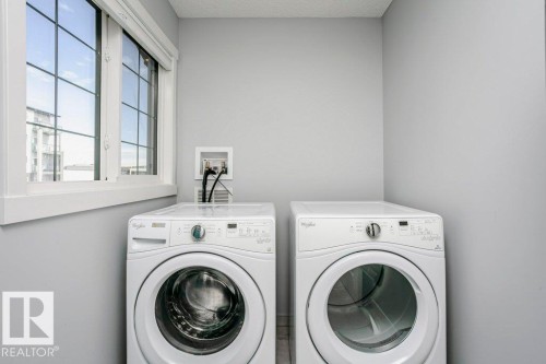 2423 16 Avenue, Edmonton, AB - Indoor Photo Showing Laundry Room