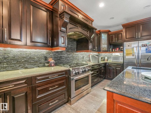 3313 Cameron Heights Landing Landing, Edmonton, AB - Indoor Photo Showing Kitchen With Upgraded Kitchen