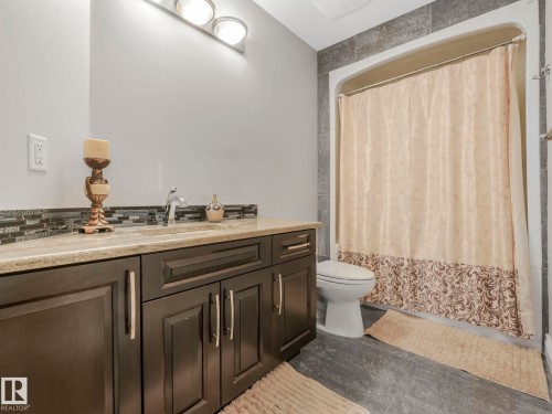3313 Cameron Heights Landing Landing, Edmonton, AB - Indoor Photo Showing Bathroom