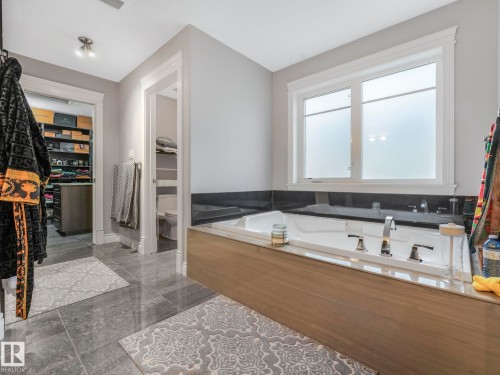 3313 Cameron Heights Landing Landing, Edmonton, AB - Indoor Photo Showing Bathroom