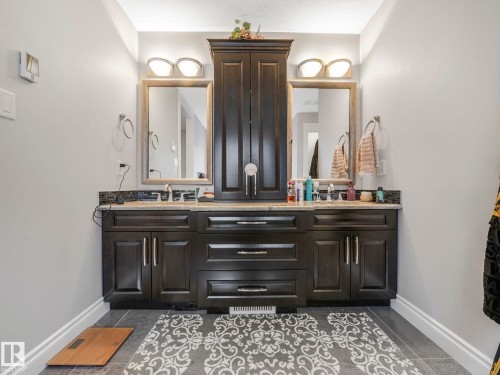 3313 Cameron Heights Landing Landing, Edmonton, AB - Indoor Photo Showing Bathroom