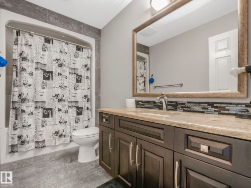 3313 Cameron Heights Landing Landing, Edmonton, AB - Indoor Photo Showing Bathroom