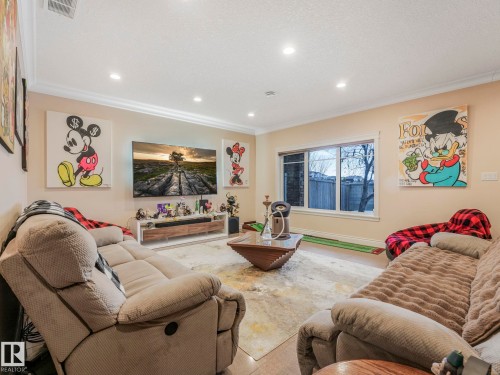 3313 Cameron Heights Landing Landing, Edmonton, AB - Indoor Photo Showing Living Room