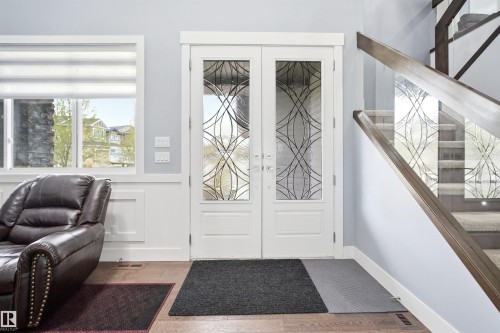 Double entry doors with decorative etched glass panels - 3909 49 Ave, Beaumont, AB - Indoor Photo Showing Other Room