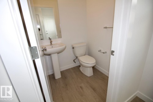 Upper 3862 Chrustawka Place Sw, Edmonton, AB - Indoor Photo Showing Bathroom