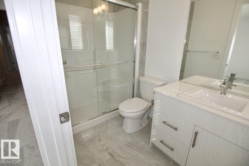 Upper 3862 Chrustawka Place Sw, Edmonton, AB - Indoor Photo Showing Bathroom