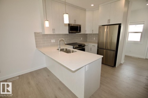 Upper 3862 Chrustawka Place Sw, Edmonton, AB - Indoor Photo Showing Kitchen With Double Sink With Upgraded Kitchen