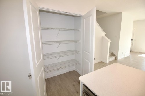 Upper 3862 Chrustawka Place Sw, Edmonton, AB - Indoor