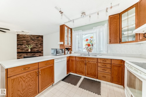 Kitchen - 14123 96 Street, Edmonton, AB 