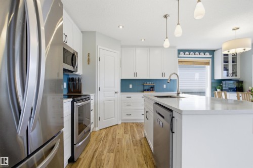 8915 8 Avenue, Edmonton, AB 