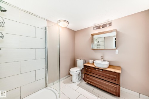17931 78 Street, Edmonton, AB - Indoor Photo Showing Bathroom