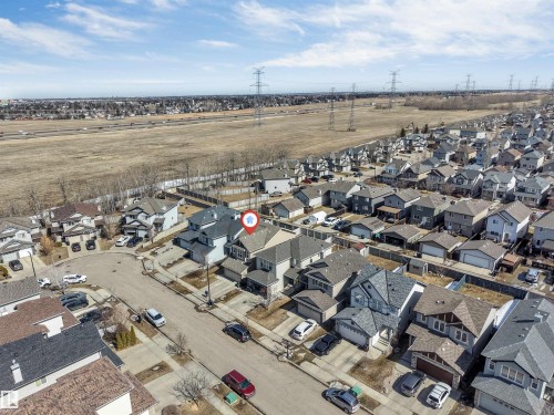 Residential neighborhood with diverse architectural styles - 121 64 Street, Edmonton, AB - Outdoor With View
