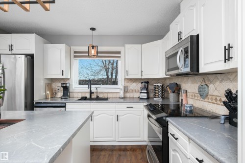 17828 91 Street, Edmonton, AB - Indoor Photo Showing Kitchen