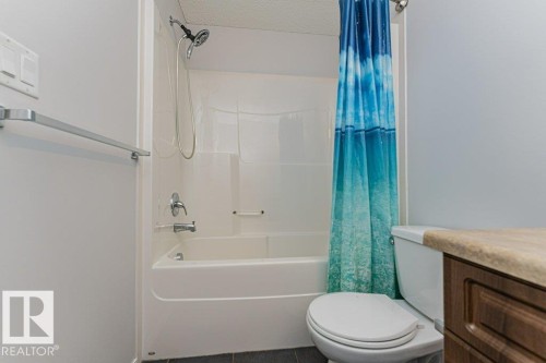 2314 Lemieux Place, Edmonton, AB - Indoor Photo Showing Bathroom