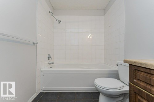2314 Lemieux Place, Edmonton, AB - Indoor Photo Showing Bathroom