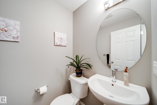 3365 Orchards Link Link, Edmonton, AB - Indoor Photo Showing Bathroom