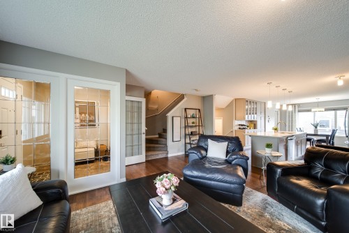 3365 Orchards Link Link, Edmonton, AB - Indoor Photo Showing Living Room