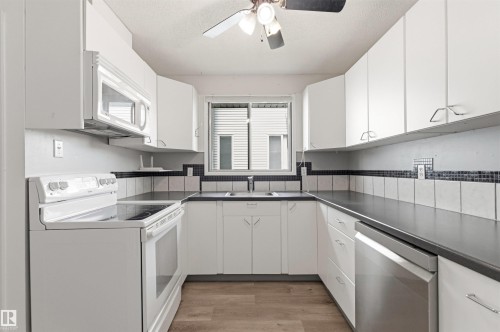 9025 152 Street, Edmonton, AB - Indoor Photo Showing Kitchen