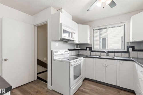 9025 152 Street, Edmonton, AB - Indoor Photo Showing Kitchen