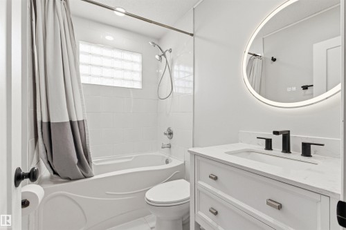 9025 152 Street, Edmonton, AB - Indoor Photo Showing Bathroom