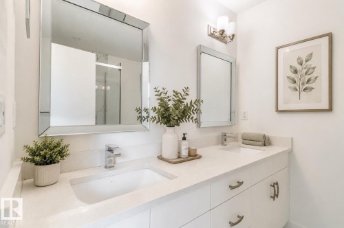 15204 108 Avenue, Edmonton, AB - Indoor Photo Showing Bathroom