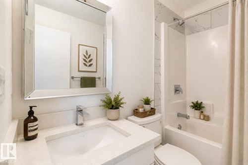 15204 108 Avenue, Edmonton, AB - Indoor Photo Showing Bathroom