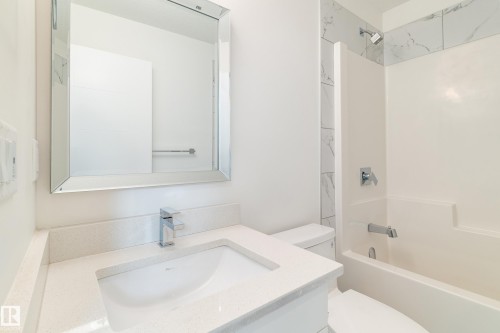 15204 108 Avenue, Edmonton, AB - Indoor Photo Showing Bathroom
