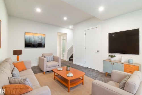 15204 108 Avenue, Edmonton, AB - Indoor Photo Showing Living Room