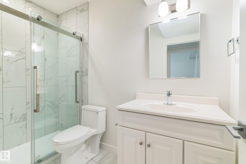 15204 108 Avenue, Edmonton, AB - Indoor Photo Showing Bathroom