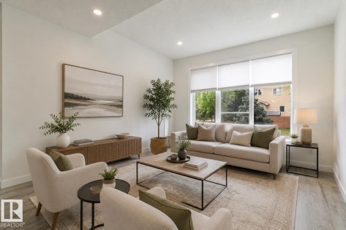 15204 108 Avenue, Edmonton, AB - Indoor Photo Showing Living Room