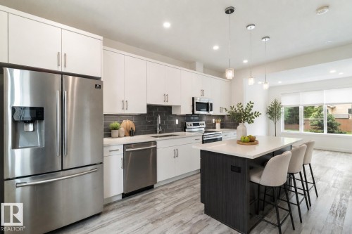 15204 108 Avenue, Edmonton, AB - Indoor Photo Showing Kitchen With Upgraded Kitchen