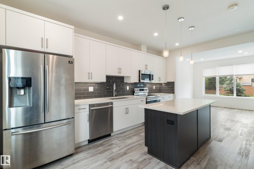 15204 108 Avenue, Edmonton, AB - Indoor Photo Showing Kitchen With Double Sink With Upgraded Kitchen