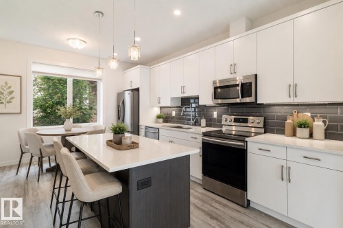 15204 108 Avenue, Edmonton, AB - Indoor Photo Showing Kitchen With Upgraded Kitchen
