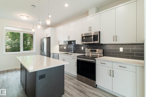 15204 108 Avenue, Edmonton, AB - Indoor Photo Showing Kitchen With Upgraded Kitchen