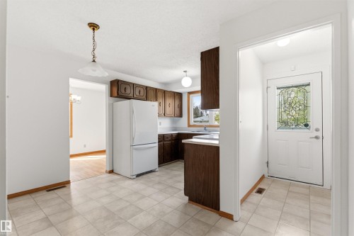 74 Andrew Crescent, St. Albert, AB - Indoor Photo Showing Kitchen