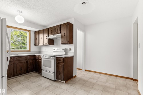 74 Andrew Crescent, St. Albert, AB - Indoor Photo Showing Kitchen