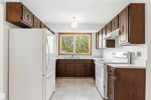 74 Andrew Crescent, St. Albert, AB - Indoor Photo Showing Kitchen With Double Sink