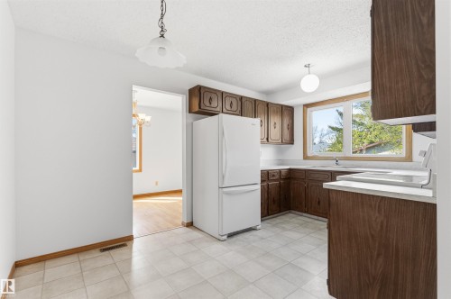 74 Andrew Crescent, St. Albert, AB - Indoor Photo Showing Kitchen
