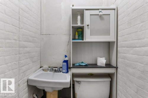 13218 116 Avenue, Edmonton, AB - Indoor Photo Showing Bathroom