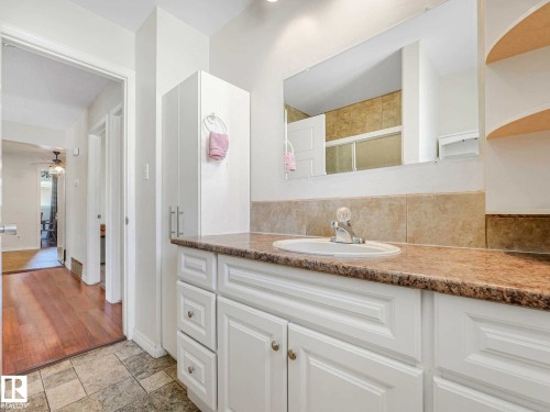 17603 84 Avenue Nw, Edmonton, AB - Indoor Photo Showing Bathroom