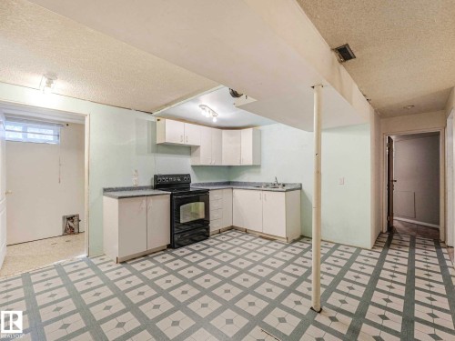 17603 84 Avenue Nw, Edmonton, AB - Indoor