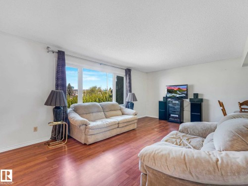 17603 84 Avenue Nw, Edmonton, AB - Indoor Photo Showing Living Room