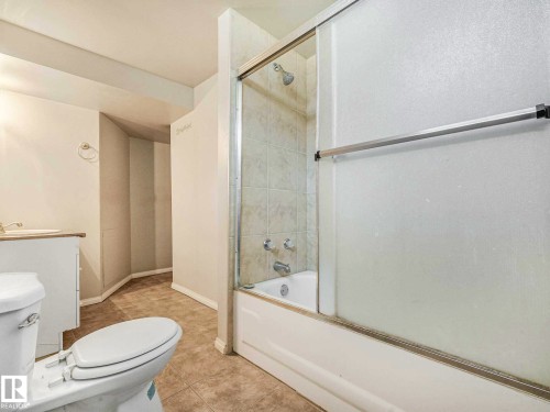 17603 84 Avenue Nw, Edmonton, AB - Indoor Photo Showing Bathroom