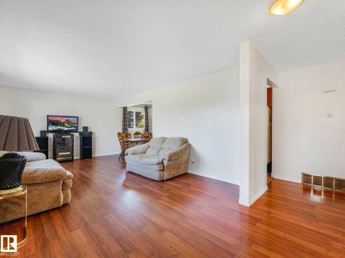 17603 84 Avenue Nw, Edmonton, AB - Indoor Photo Showing Living Room