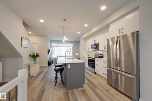 34 1729 Keene Crescent, Edmonton, AB - Indoor Photo Showing Kitchen With Upgraded Kitchen